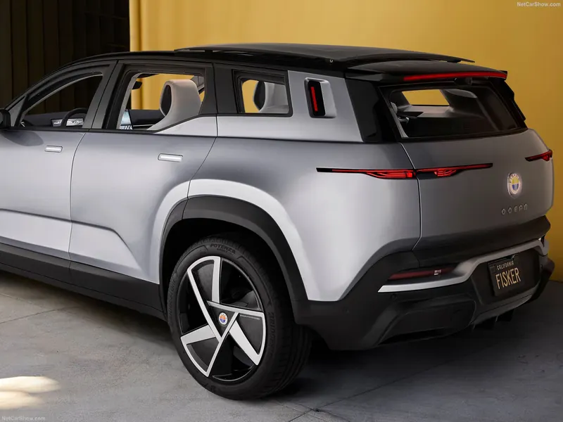 Ocean rear three-quarter, roof open