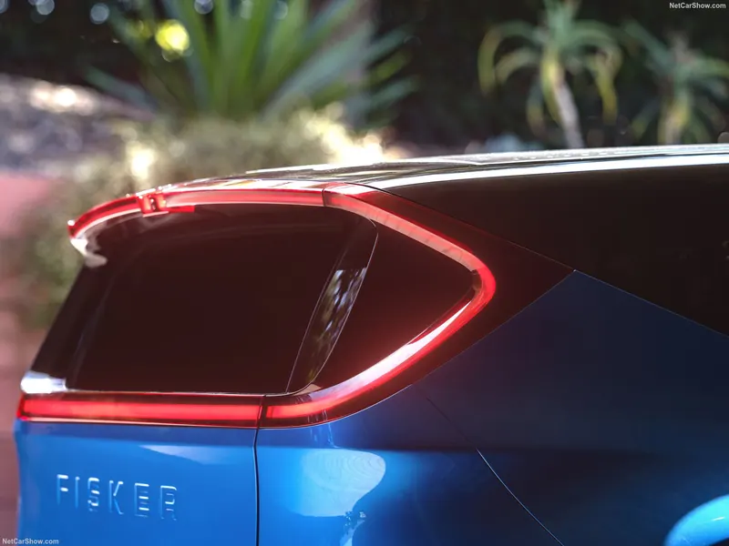 PEAR rear light bar detail
