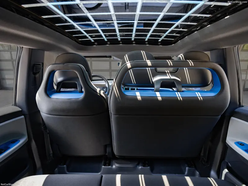 Rear seats and the open roof
