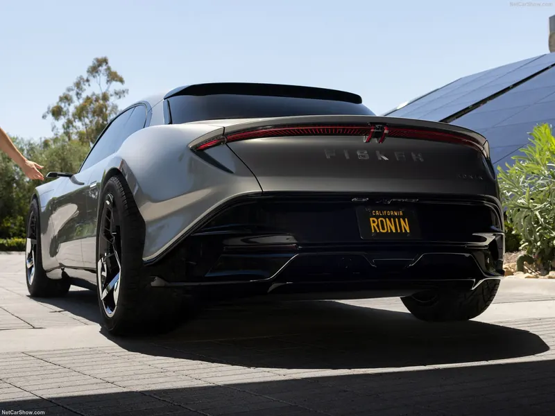 Ronin rear three-quarter